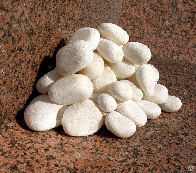 Мрамор белый галтованный 20-40 мм. Плитняк галтованный серо-синий. Галька белая галтованная 10-20 мм. Галтовать мрамор. Мрамор галтованный белый.