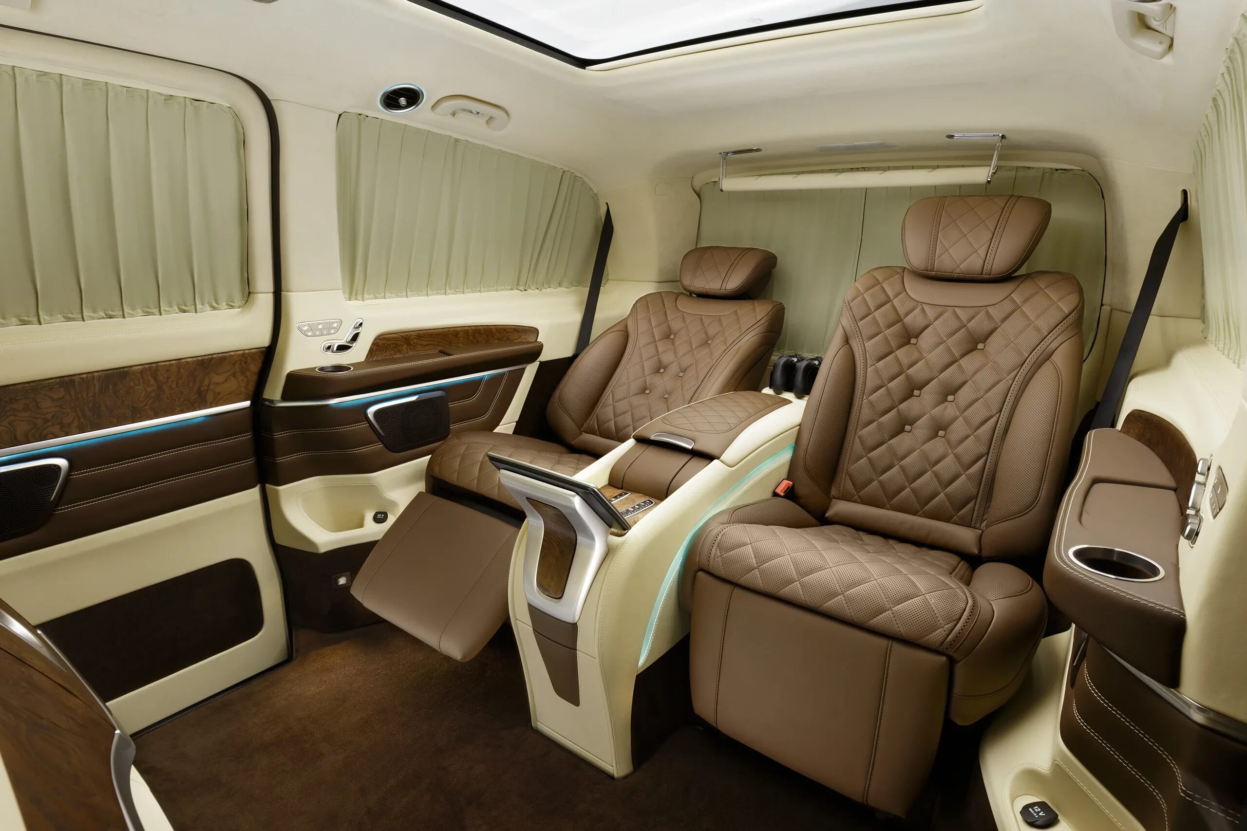 Мерседес виано люкс. Переделка салона виано. Mercedes v class салон. Mercedes benz v class 2022. Mercedes v class 2022 салон.