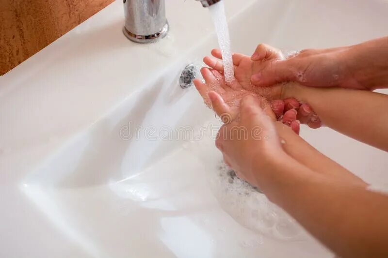 My sister washes hands. Девушка с посудой. Брат моет сестренку. Моют братишку. Woman office washing hands.