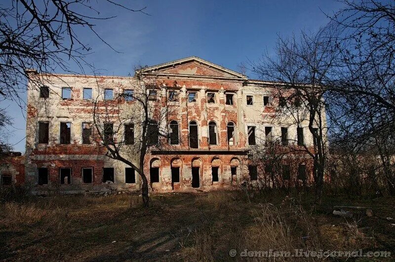 Усадьба гребнево фрязино. Фрязино усадьба Гребнево заброшка. Усадьба Гребнево заброшка. Заброшенная усадьба Гребнево.