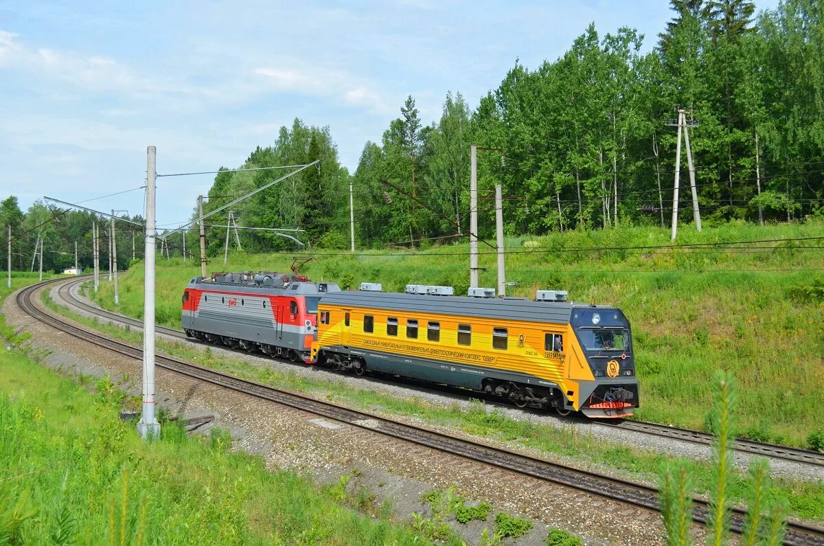 пригородные поезда эд4м. электропоезд иволга эг2тв. ржев балтийский электричка. пассажирский тепловоз тэп70.