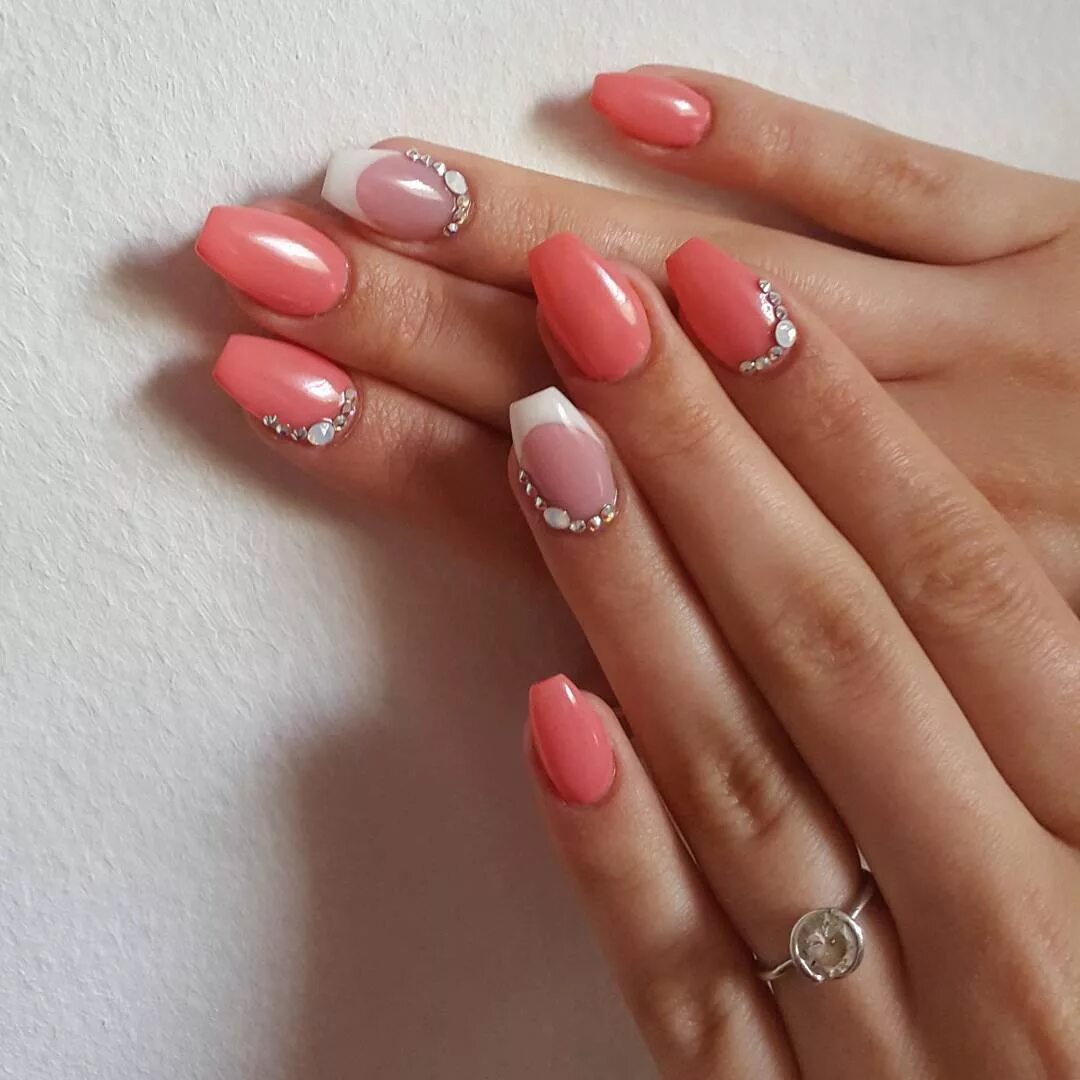 Классический маникюр фото гель. Красивое покрытие ногтей. Классический однотонный маникюр. Ногти классика. Маникюр классика.