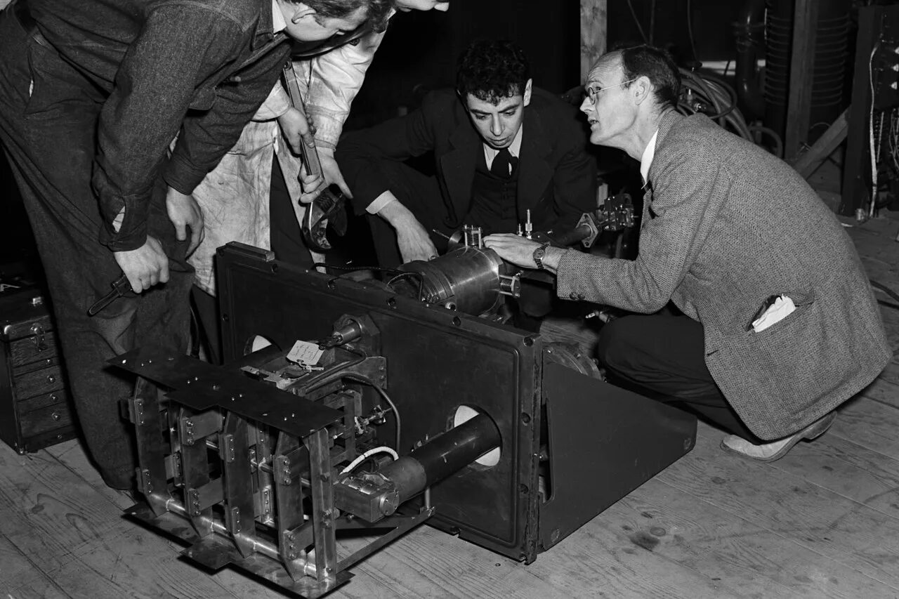 Frank friedman oppenheimer. Роберт оппенгеймер. Frank friedman oppenheimer. Frank friedman oppenheimer. Роберт оппенгеймер.