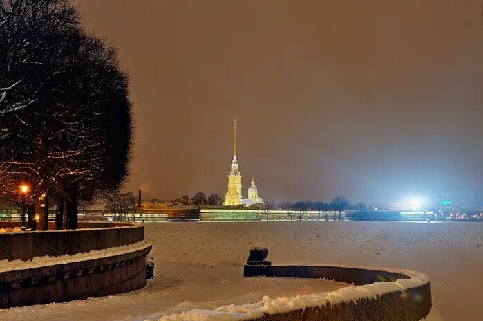 Спб январь. Санкт-Петербург снег ночь. Питер зима ночь. Зимний вечер в Питере. Питер снег вечер.