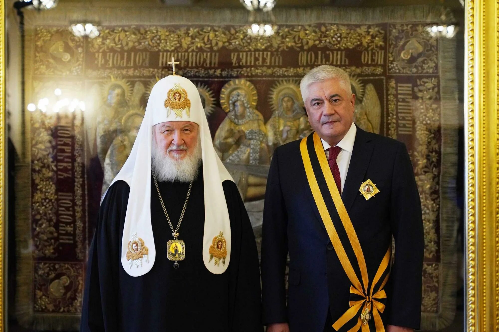 Помощник патриарха. Резиденция патриарха кирилла. патриарх московский и всея руси алексий ii и коллекция марки. москва патриарх 1589. патриарх кирилл 2005.