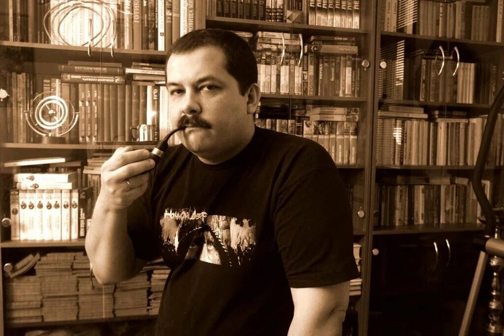 Российский писатель п. Сергей васильевич лукьяненко. лукьяненко писатель. писатель-фантаст сергей лукьяненко. лукья́ненко сергей васильевич.