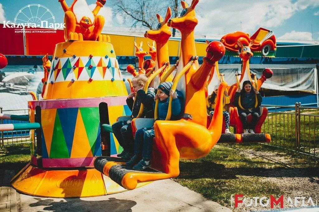 Погулять в калуге. Центральный парк Калуга аттракционы. Парк развлечений Алекспарк Калуга. Алекспарк аттракционы Калуга. Парк культуры и отдыха Калуга аттракционы.