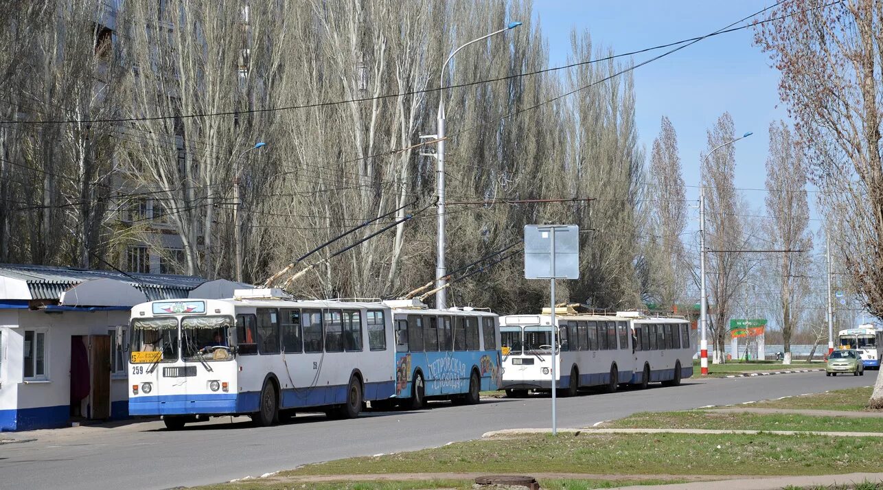 Троллейбус 2 хабаровск. ЗИУ 682 Балаково. Троллейбусное депо Балаково. ЗИУ-682г-012 Балаково. Балаково троллейбус депо.