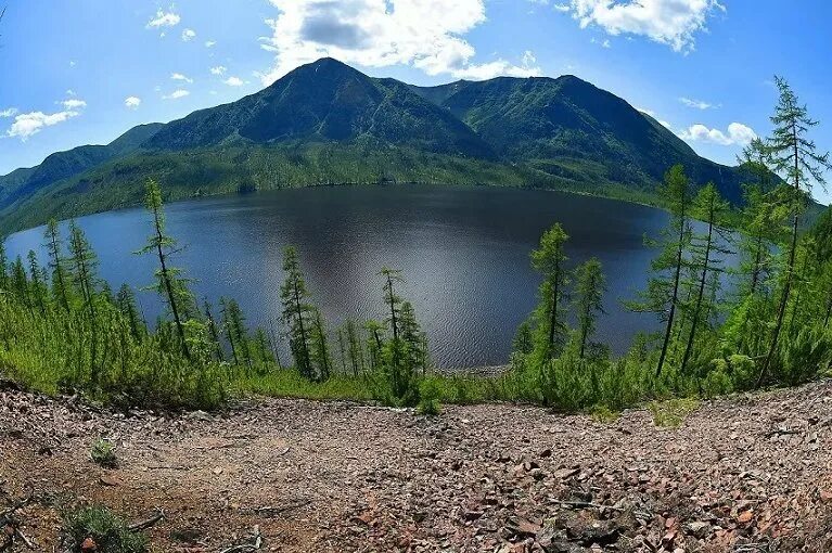 Озера младшие братья байкала. Озеро Токко. Токко Якутия. Озеро токо Якутия. Озеро большое токо в Якутии.