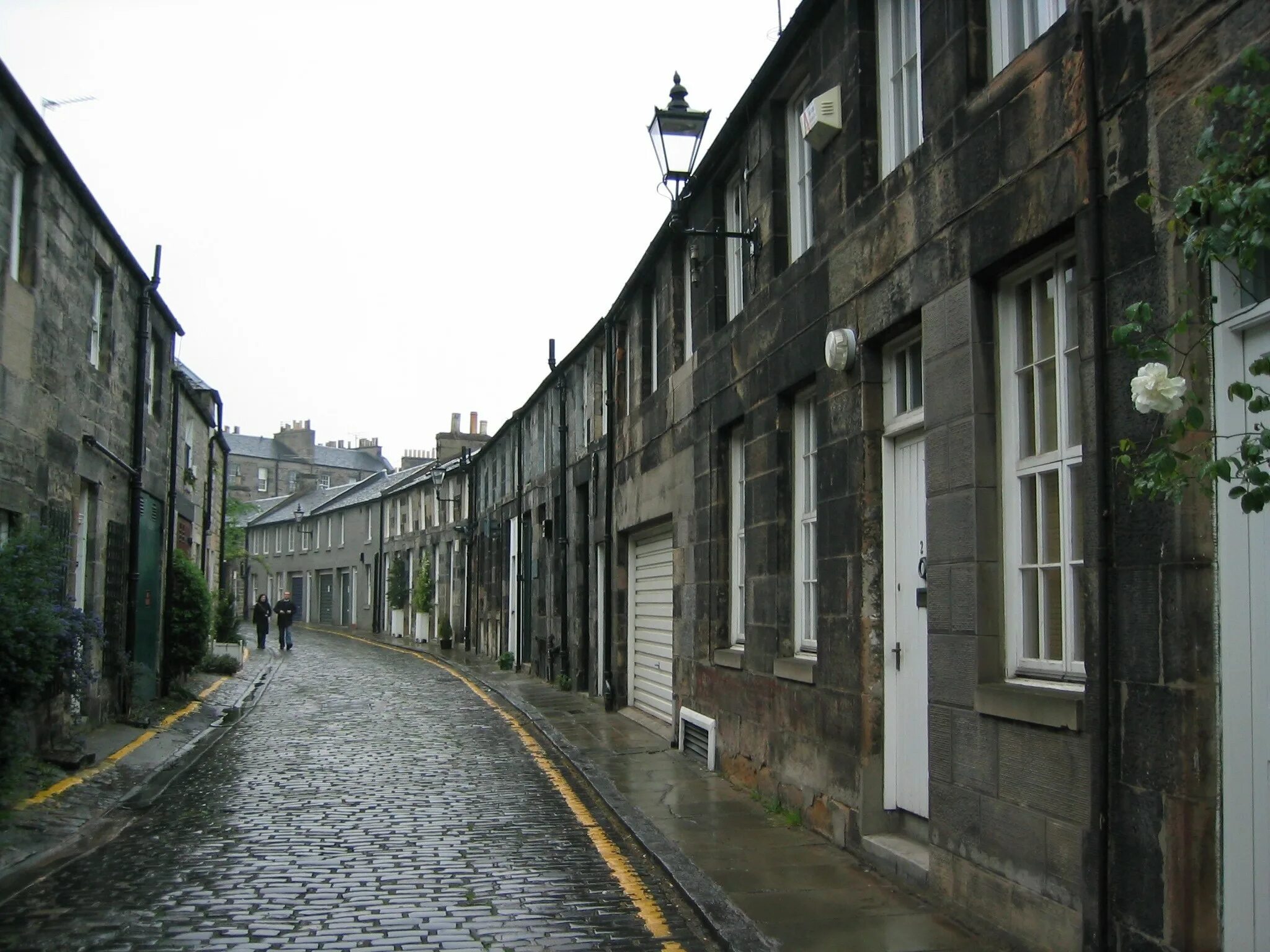 Стокбридж Эдинбург. Шотландия Эдинбург улочки. Эдинбург старый город улицы мистика. Мрачный Эдинбург, Шотландия. Street rise