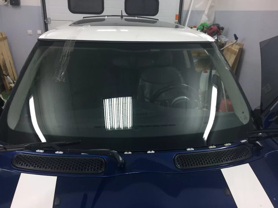 Mini стекло. Мини ваза стекло. Лобовое стекло mini cooper r56. Защитное стекло для iphone 12. Мини ваза для цветов.