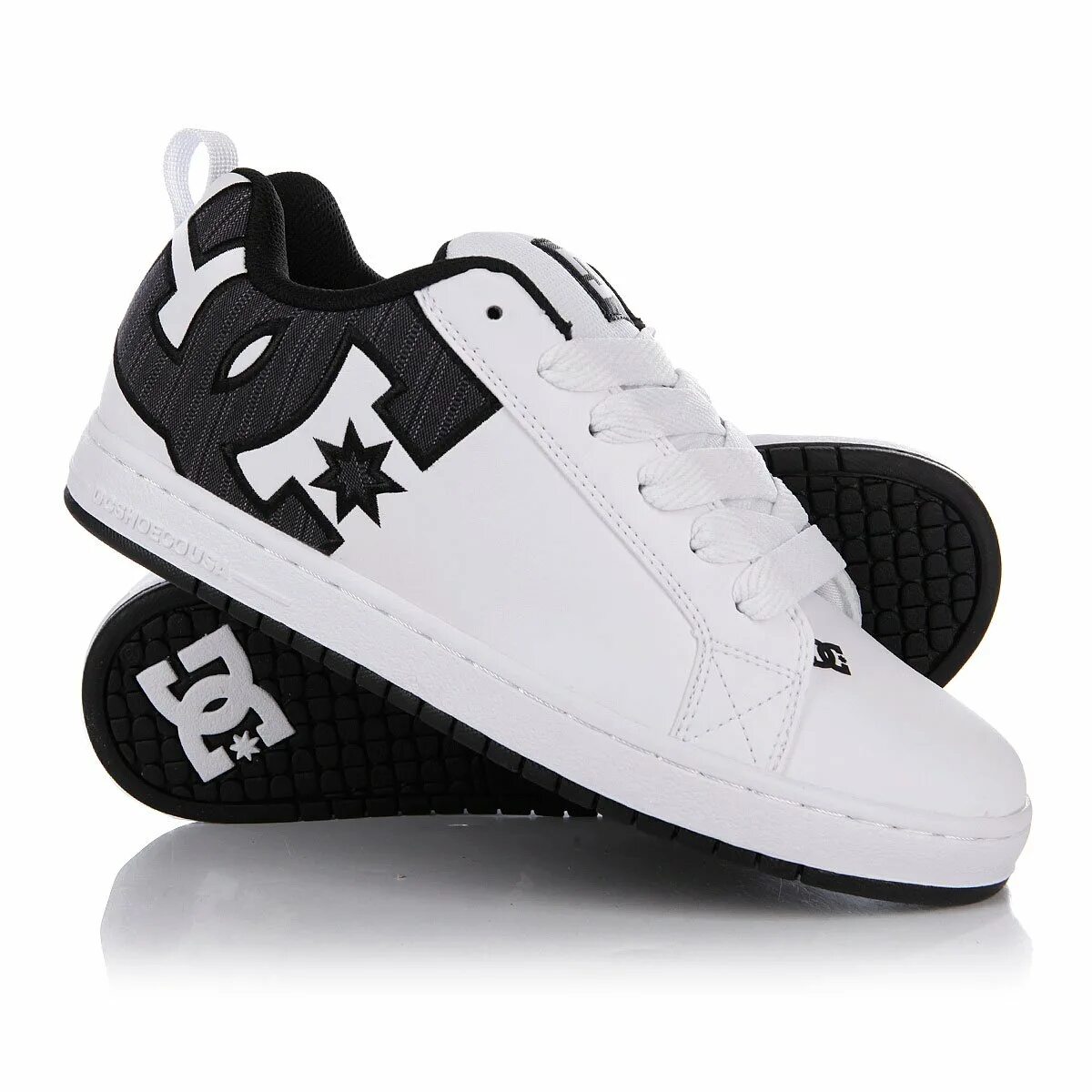 Dc white. Кроссовки DC Shoes Court Graffik. Кеды DC Court Graffik. Кеды DC Court Graffik se. Кроссовки DC женские Court Graffik.