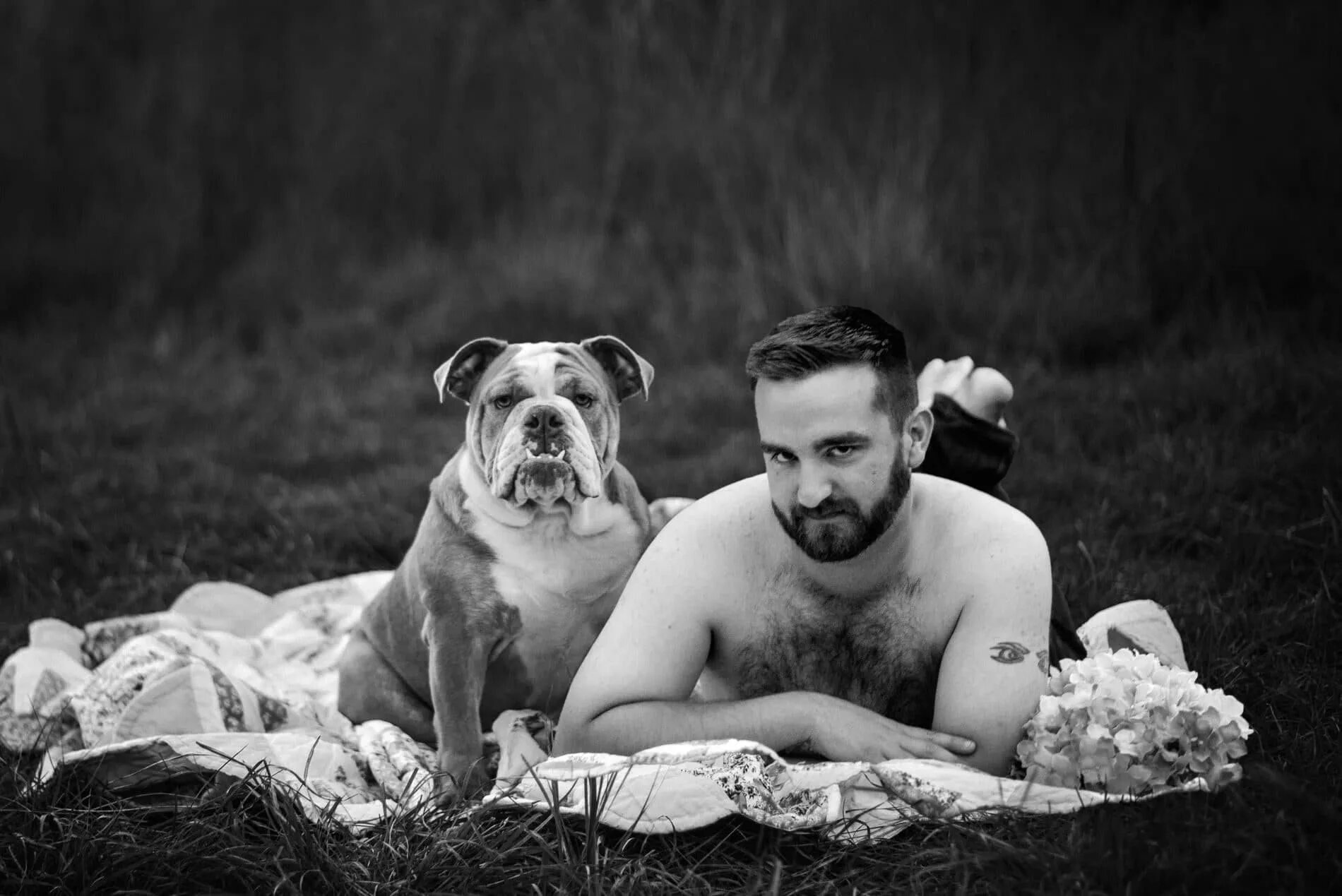 Бесплатный собака мужчина. Парень с собакой. Фотосессия мужчина с собакой. Бородатая собака. Мужик с бородой и собакой.