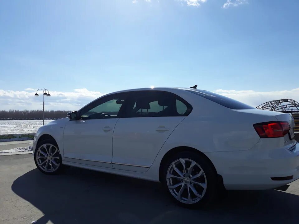 Хром молдинги дверей jetta 6. Диски джетта 5 18r. Джетта 6 хром. Лип спойлер jetta 6. Джетта 6 хром.