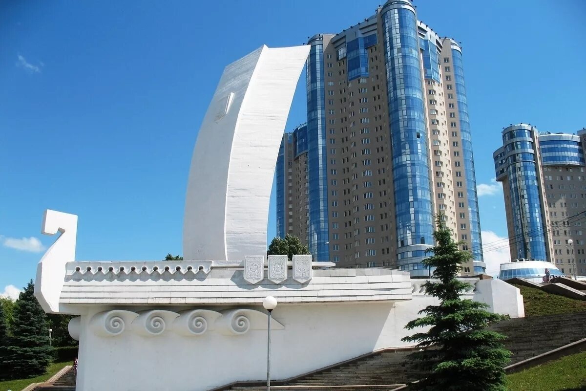 Монумент «Самарская Ладья» Самара. Ладья Самара памятник. Жилой комплекс Ладья Самара. Ладья самара набережная