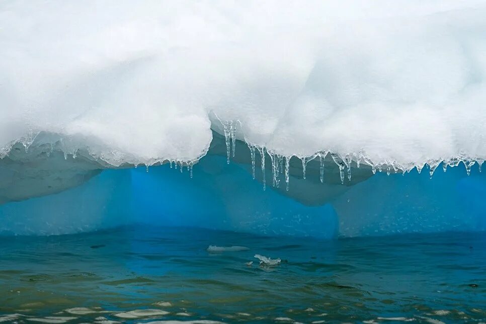 Лед снизу. Озеро Восток в Антарктиде. Подледное озеро Восток в Антарктиде. Озеро Восток подо льдом. Озеро подо льдом в Антарктиде.