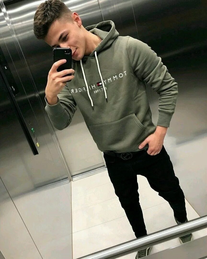 Крутые пацаны 17 лет. Пацан для фейка. Красивая улыбка мужчины. Арсений минаев. Пацаны на аву с лицом.