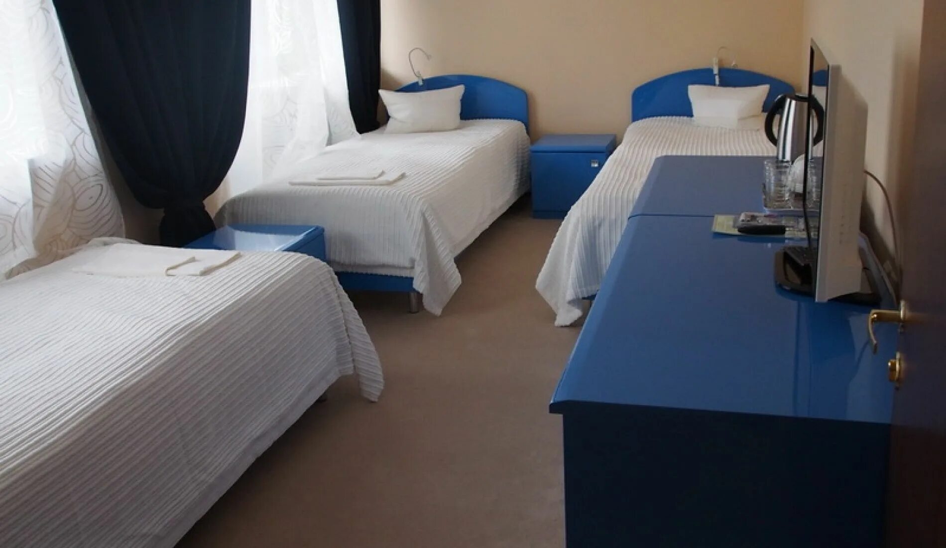 Ленинградская область база отдыха озеро зеркальное. Детский лагерь зеркальный ленинградская область. Лагерь зеркальный ленинградская. Зеркальный путевка. База отдыха зеркальное санкт-петербург.