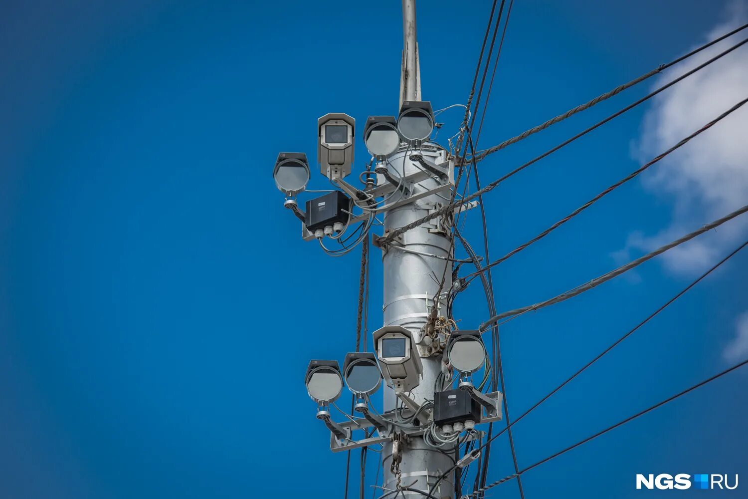 Дорожные камеры. Где устанавливают в новосибирске. Запретила парковаться мэрия кургана. Где устанавливают в новосибирске. Камера на светофор.