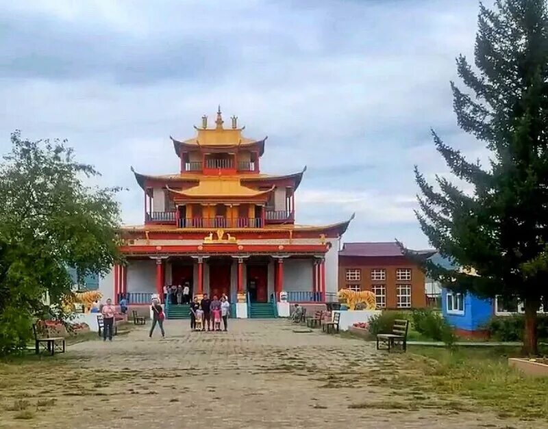 Буддистский храм в улан удэ. Иволгинский дацан бурятия. Буддийский монастырь иволгинский дацан. Иволгинский дацан как добраться. Улан-удэ буддийский храм.