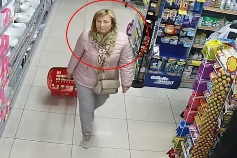 Женщина зашла в магазин