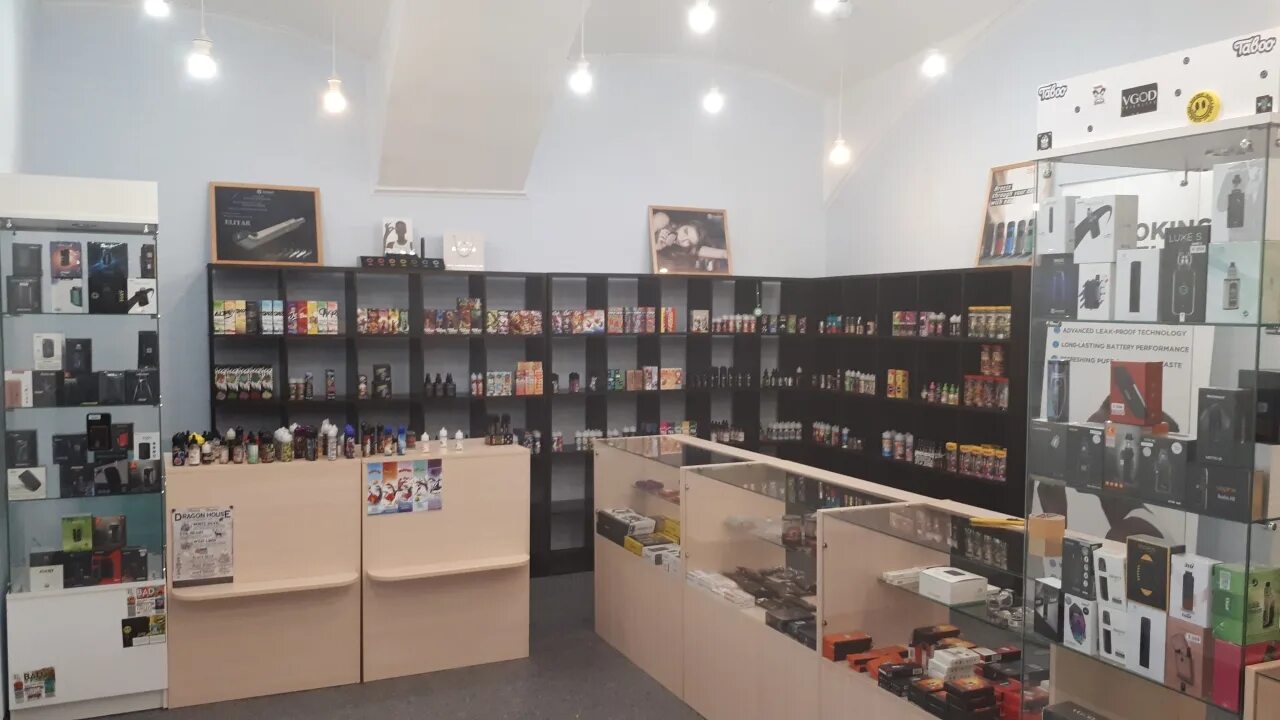 Ул вейп. Вейп шоп на восстание. vape shop гатчина. vape shop площадь восстания. вейп магазины гатчина.