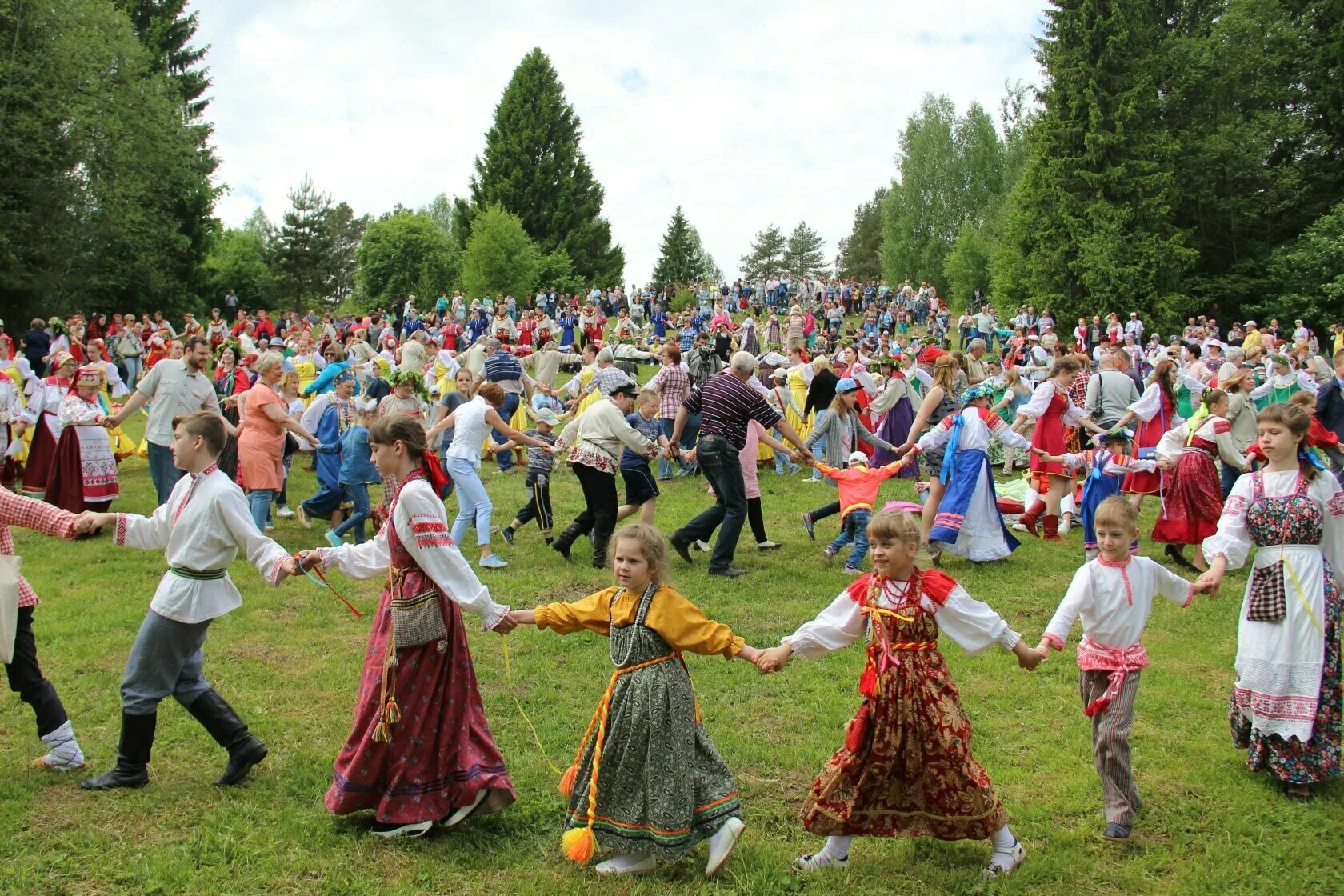 народный хоровод в детском саду. хороводные игры для детей. народный хоровод в детском саду. хоровод в саду. хоровод.