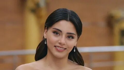 Оның барлық жерде жатқан фотосы