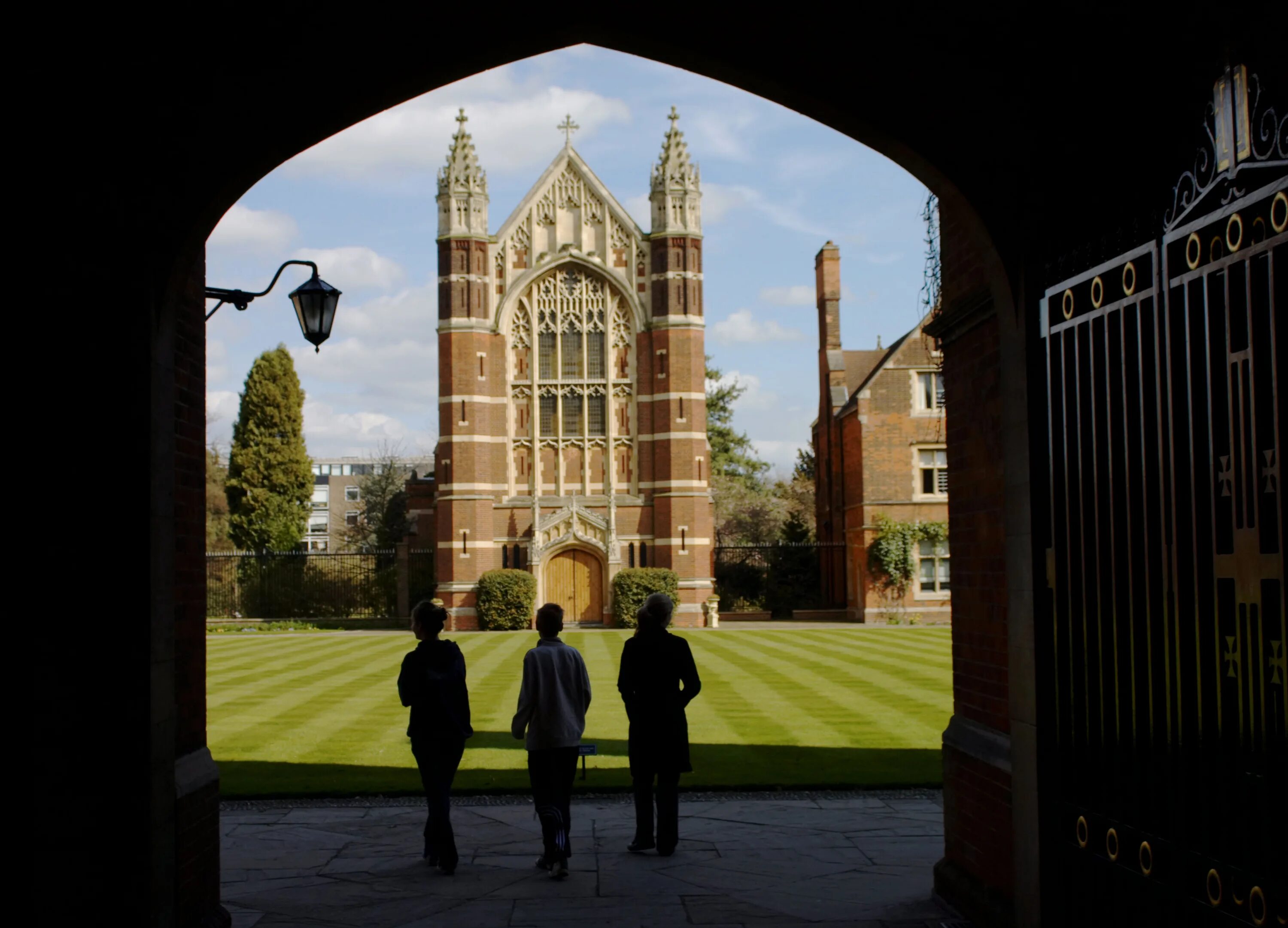 Students cambridge cambridge university. Оксбридж университет Великобритании. Оксфорд и Кембриджский университет. Университеты Оксфорда и Кембриджа в Англии. Питерхаус колледж Кембридж.