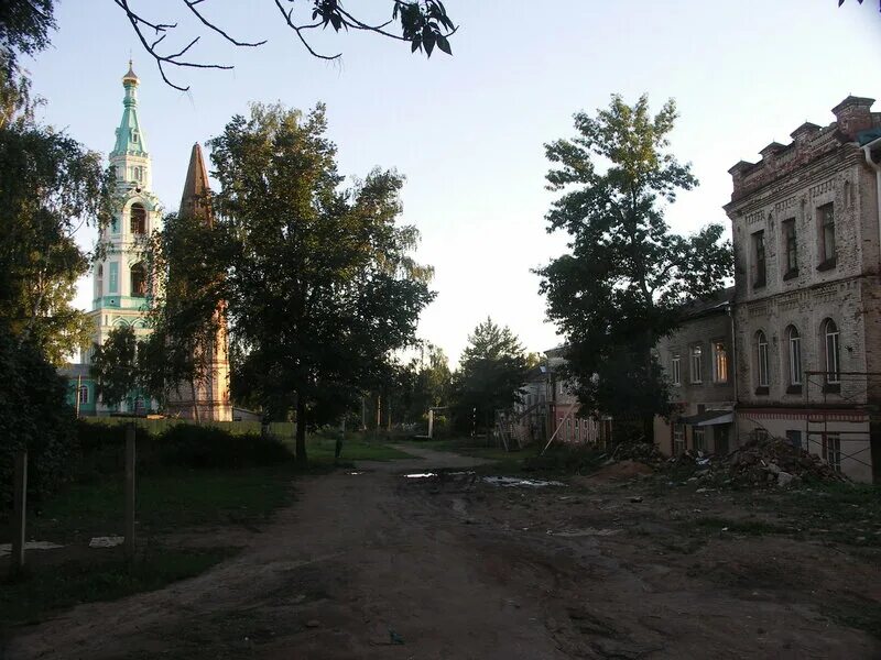 Температура в яранске сейчас. Усадьба Коробова Яранск. Яранск Некрасова 65 башня. Яранск в 1892. Бакуловская гора Яранск.