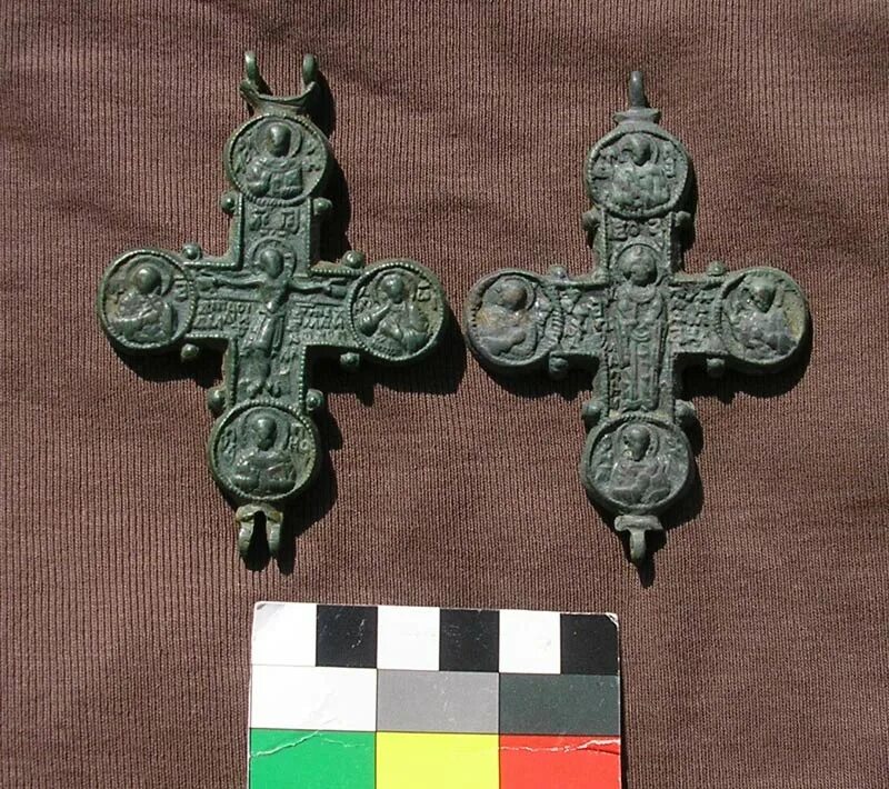 Энколпион 12-13 век. Крест энколпион 12 век. Крест энколпион 12 13 век. Крест энколпион 16 век.