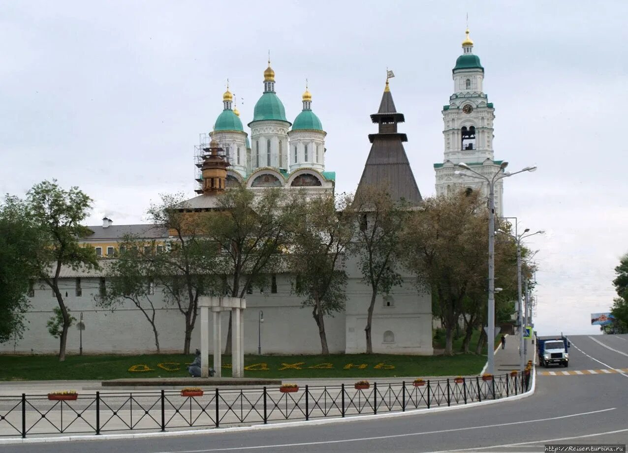 Частные фото астрахани. Достопримечательности астрахани астраханский кремль. каменный астраханский кремль. кремль астрахань снаружи. астраханский кремль фотографии.