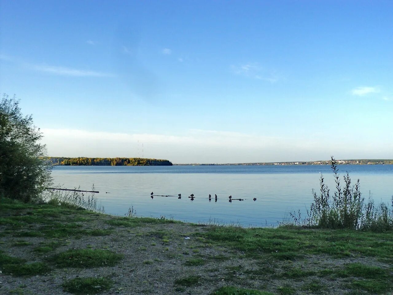 Ж/д станция шарташ екатеринбург. Жд станция шарташ екатеринбург. Виз шарташ. Озеро шарташ екатеринбург. Озеро шарташ набережная.