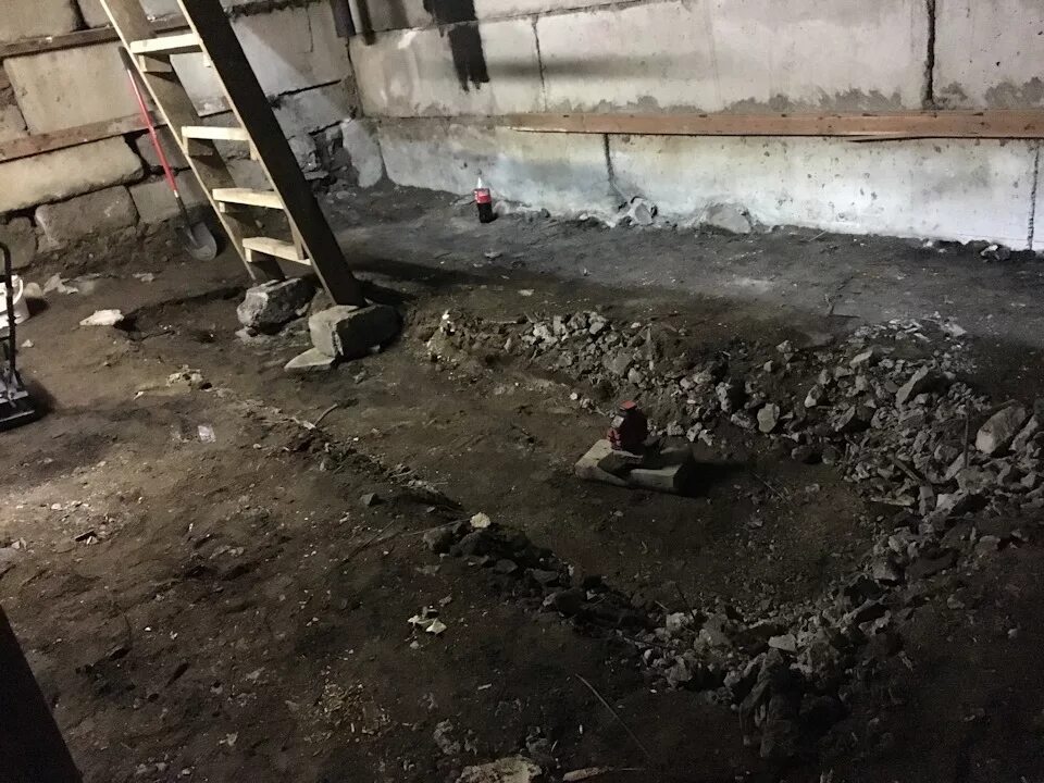 Подвал поли. Заливка пола в подвале. бетонирование подвала в гараже. пол в подвале без бетона. подвалы азовмаш.