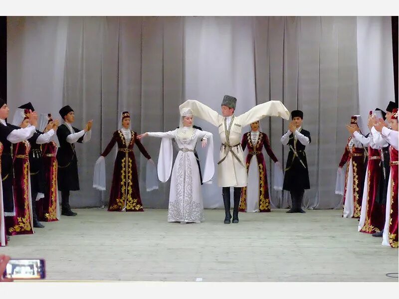 Ансамбль арт. Ансамбль арт. Ансамбль фандыры залта. Цыганское шоу. Ансамбль.