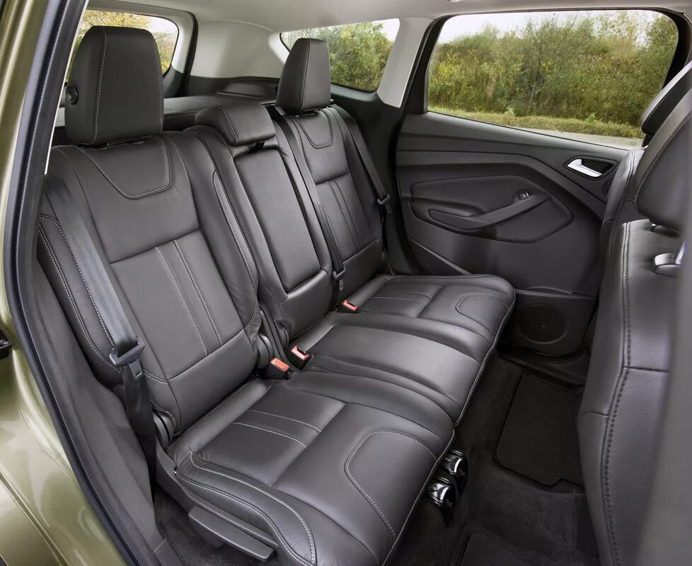 Чехлы на форд куга 2. Салон форд куга 2 рестайлинг. Сиденья форд куга 2 рестайлинг. Форд куга задние сидения. Заднее сидения форд куга 2.