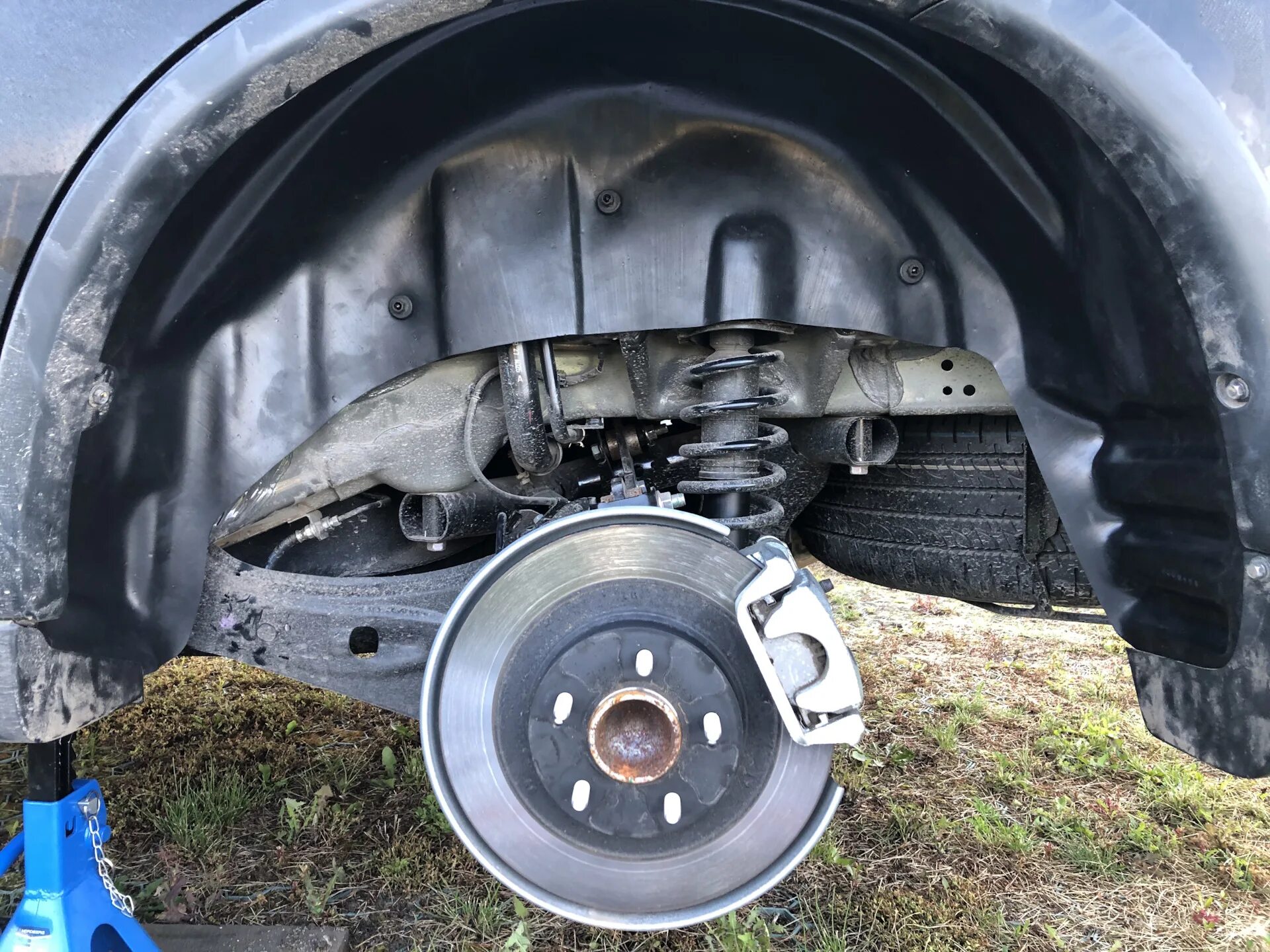 Фиат дукато 244 ест резину. Передние колеса меньше задних. Подвески вездеходов гусеничных т4. Передние колеса меньше задних. Подкрылки митсубиси аутлендер 1 поколения.