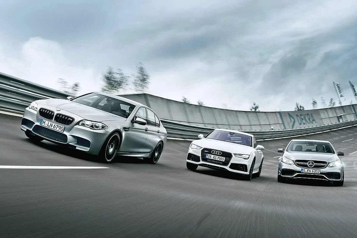 BMW m5 vs Mercedes e63. BMW m7 vs Mercedes. Mercedes BMW BMW 5. Audi rs7 vs BMW m5. М 8 против 5