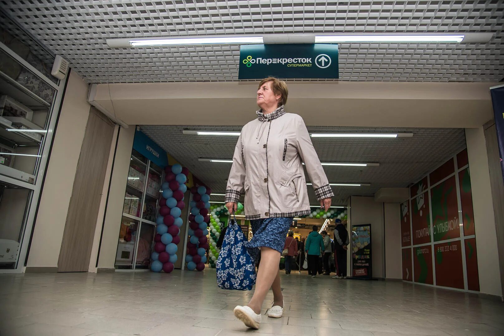 Вакансии перекресток нижний. Продавец кассир перекресток. Вакансии перекресток нижний. Приглашаем на работу перекресток. Приглашаем на работу макет.