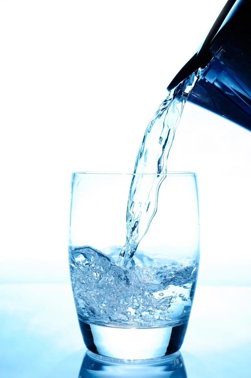 Питьевая вода информация. Воду наливают в стакан. Чистая вода наливается в стакан. Вода разлита. Стакан воды Сток.
