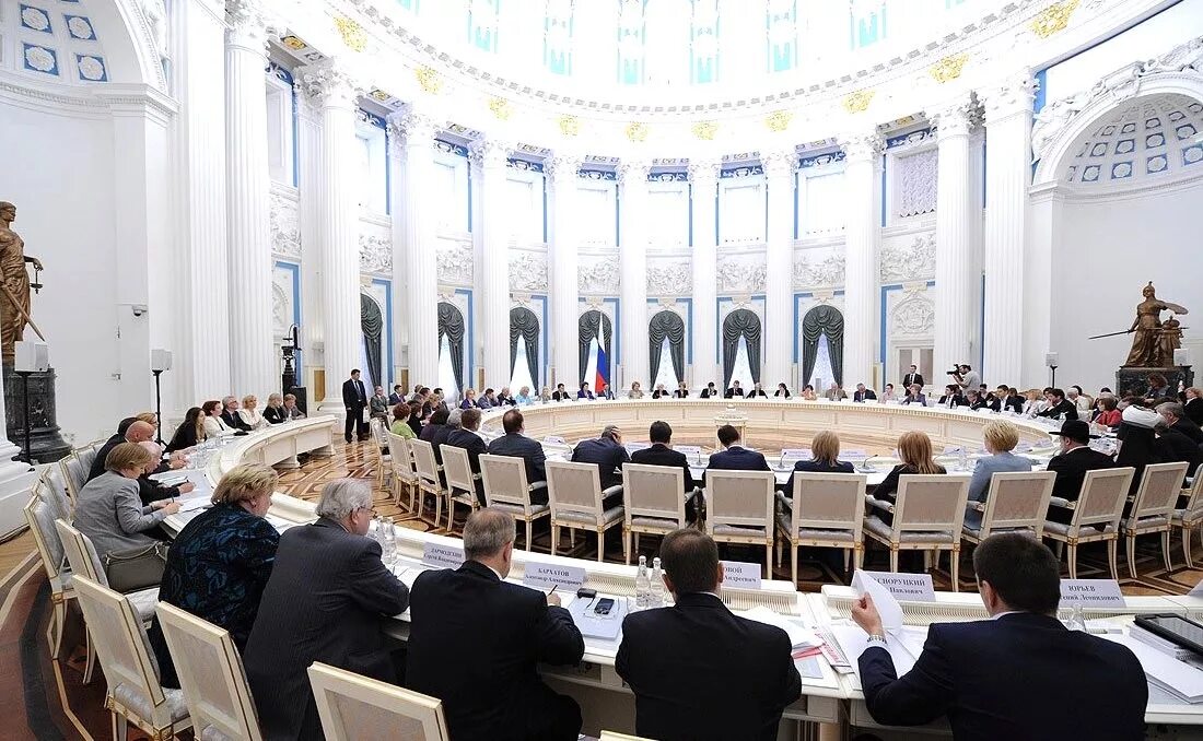Государственно политические кадры