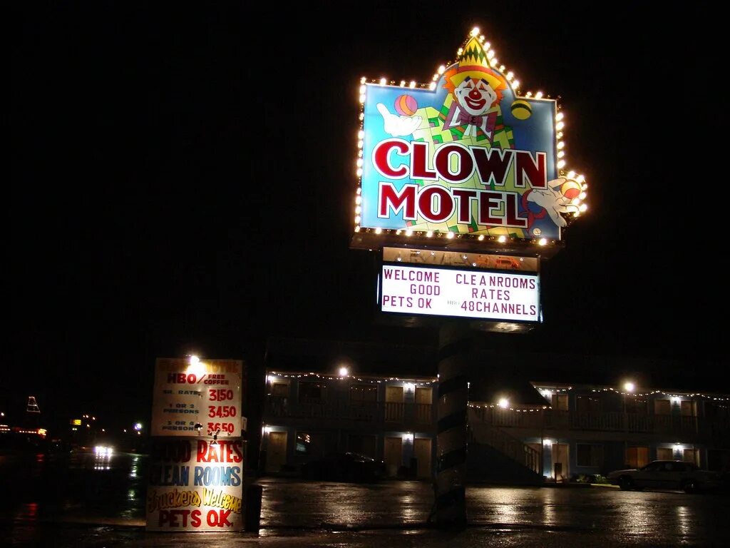 Мотель клоун. Clown Motel. Clown Motel Haunted.