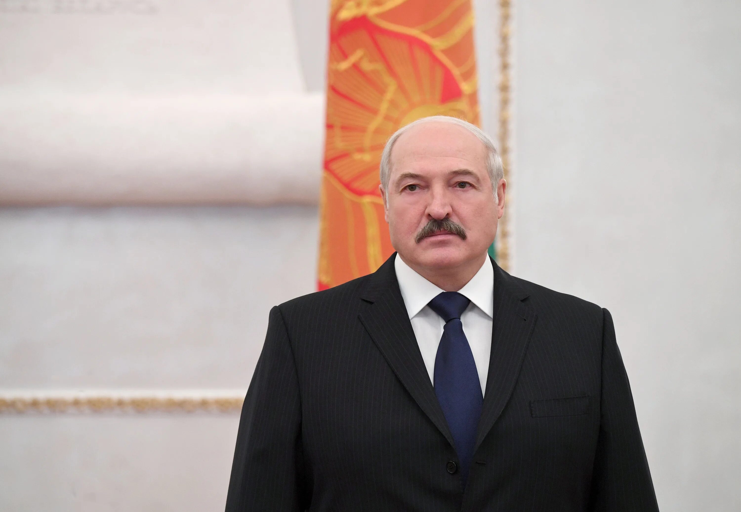 Где работает лукашенко. Президент белоруссии александр григорьевич лукашенко. лукашенко портрет. лукашенко официальный портрет. портрет президента белоруссии.