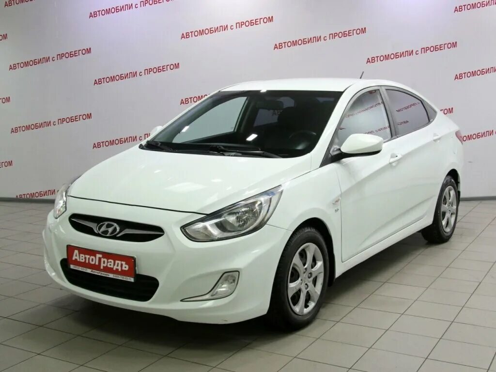 Авито краснодарский край хендай с пробегом. Hyundai Solaris i 2012. Hyundai Solaris автомат 1.6 белый. Хундай Солярис хэтчбек 2011 год автомат 1,6 123л/с. Хендай Солярис 5 дверный.