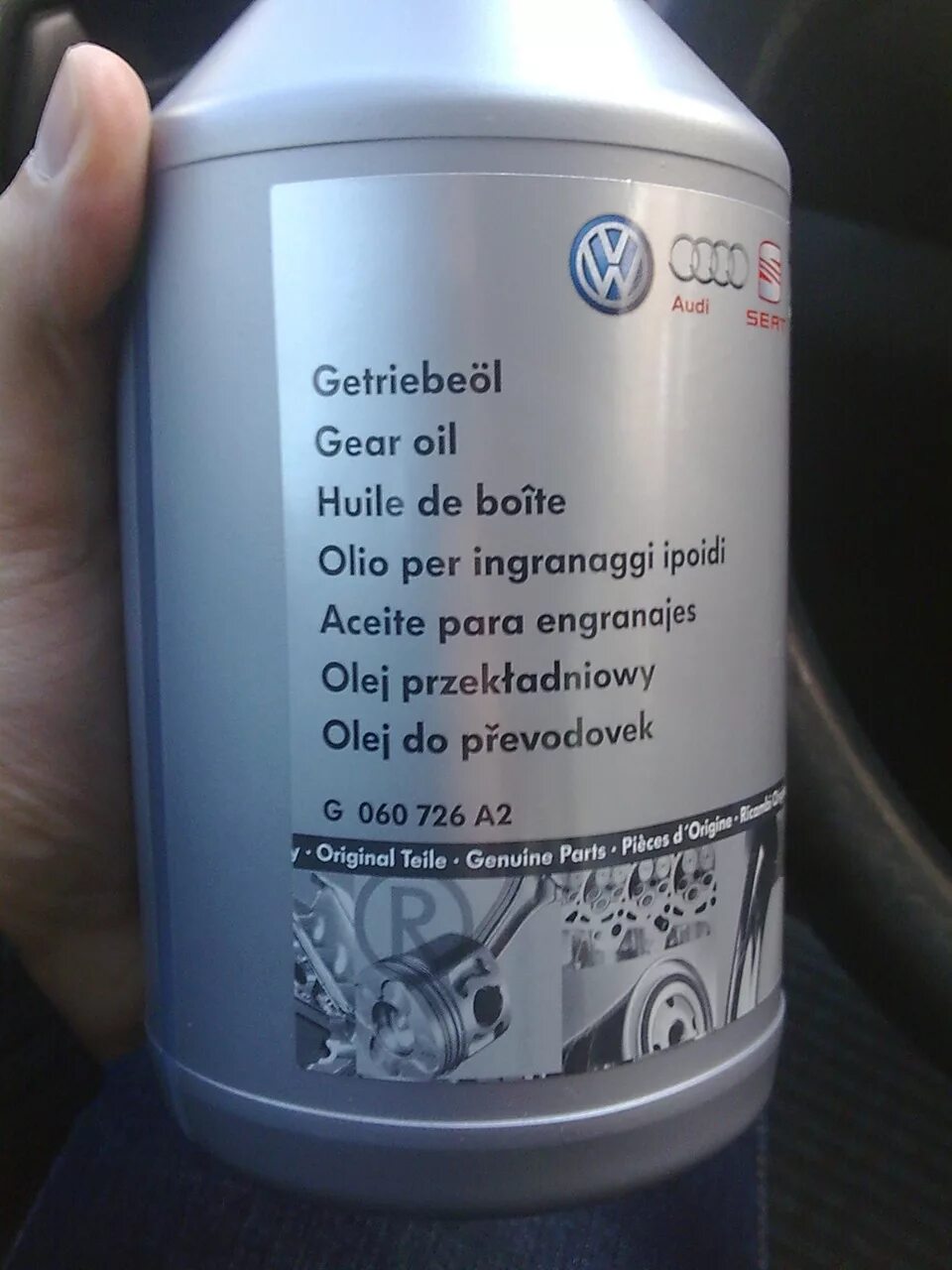 Фольксваген пассат б5 какое масло. Масло в коробку передач Фольксваген гольф 4. Масло ATF VAG для VW Jetta 6. Какое масло заливать в коробку Фольксваген гольф 5 механика. Масло трансмиссионное в МКПП VW Passat b5.