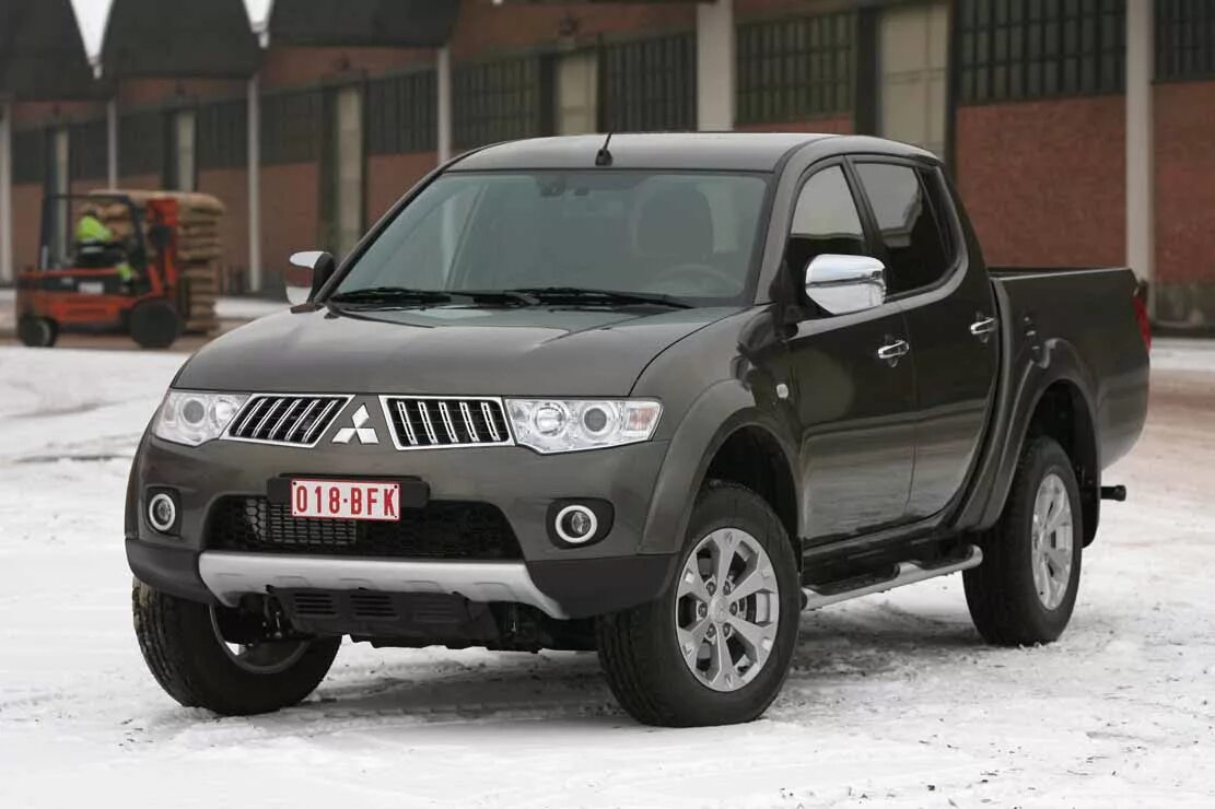 Митсубиси л 10. Mitsubishi l200. Мицубиси л200. Митсубиси l200 2011. Мицубиси л200 2011.