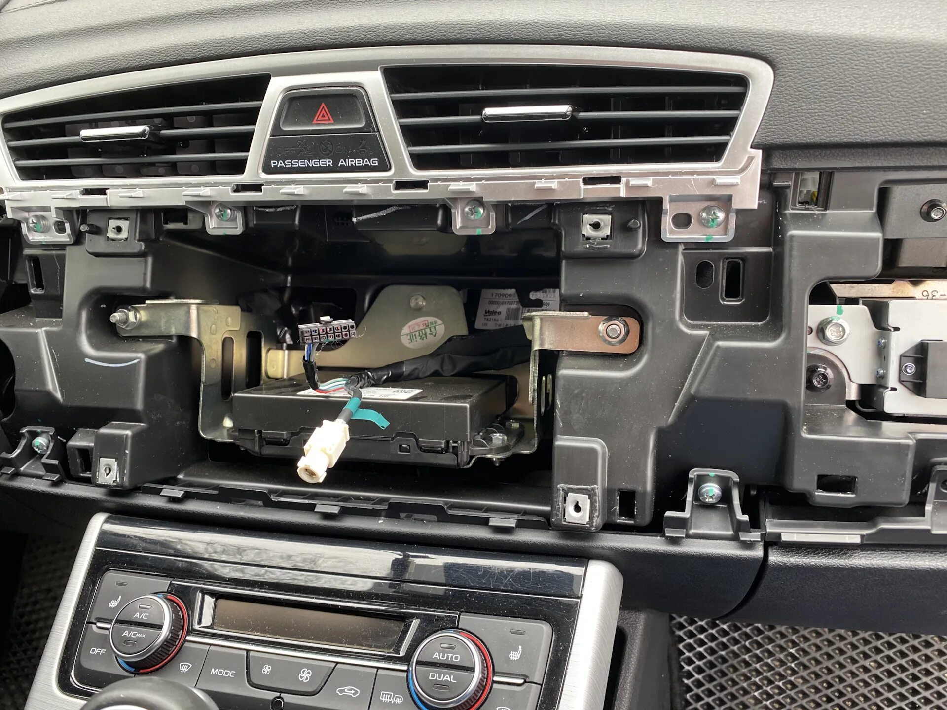 Geely atlas магнитола. Разъемы мультимедиа geely atlas. geely atlas магнитола teyes. блок глонасс geely atlas. geely atlas распиновка магнитолы.