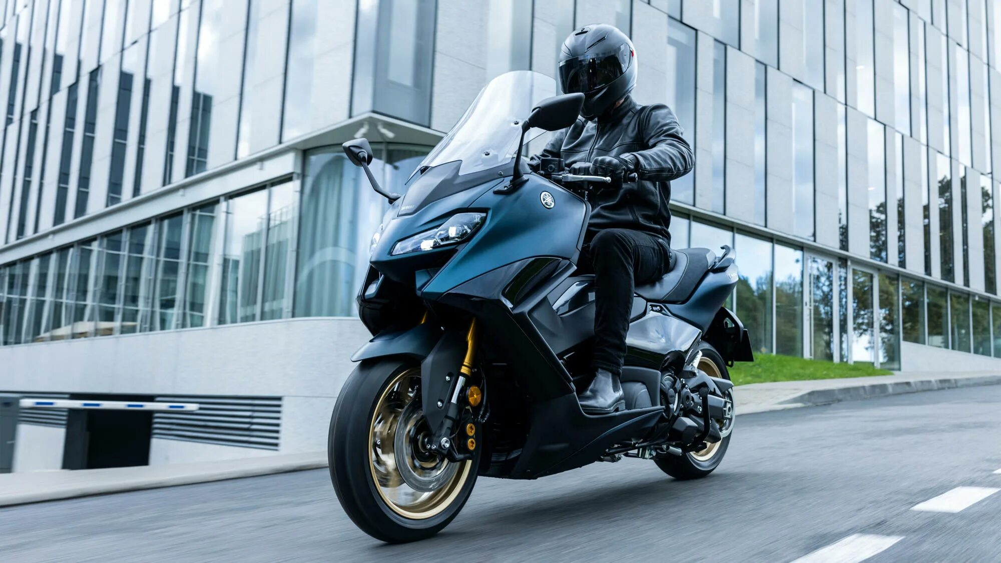 Tmax. Yamaha tmax 2025. yamaha tmax tech max 2025. yamaha tmax 560 2025. t max 560 2025.