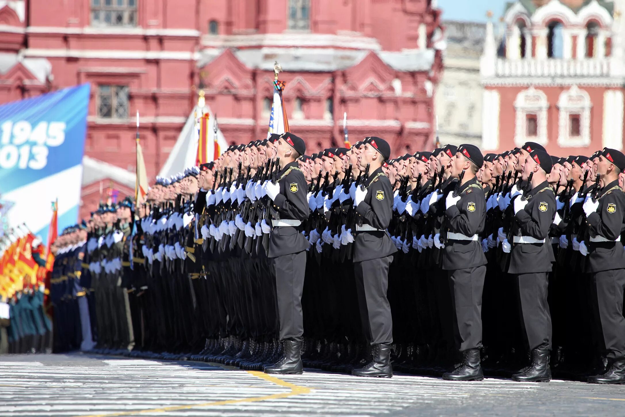 9 мая 2013. Парад Победы 2013 в Москве. Парад Победы 2013 года на красной площади. Парад Победы 2009 в Москве. Парад Победы 2008 года на красной площади.