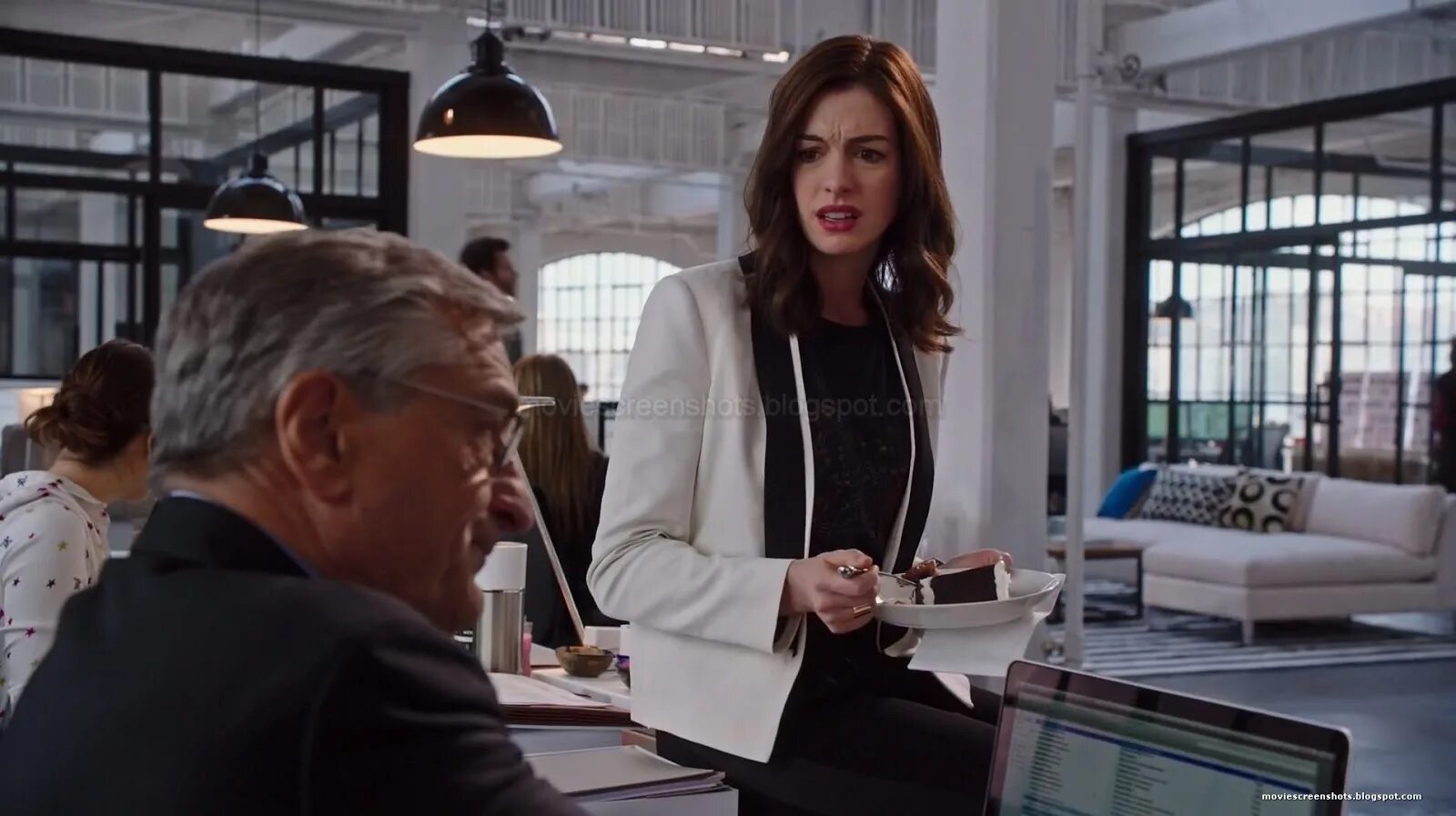 Фильм стажер 1080. Братья стажер. Роберт де ниро и энн хэтэуэй в фильме стажер. Стажёры братья стругацкие аудиокнига. Стругацкие стажеры 1991.